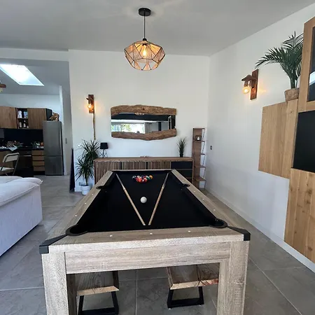 Maison Vu En Premiere Ligne Du De Avec Terrain De Tennis Privatif *