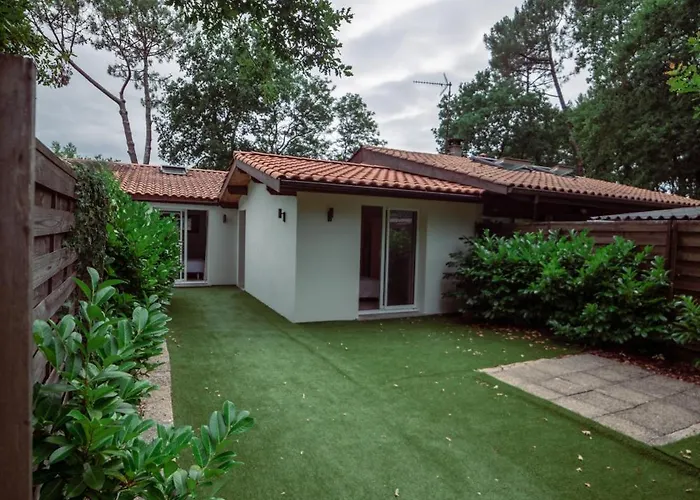 Maison Vu En Premiere Ligne Du De Avec Terrain De Tennis Privatif * ラカノー