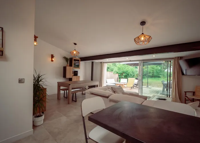 Maison Vu En Premiere Ligne Du De Avec Terrain De Tennis Privatif ラカノー