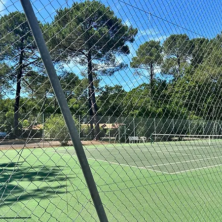 Villa Maison Vu En Premiere Ligne Du De Avec Terrain De Tennis Privatif
