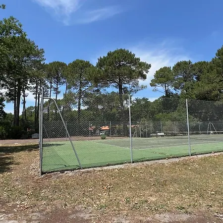 Maison Vu En Premiere Ligne Du De Avec Terrain De Tennis Privatif