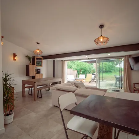 Maison Vu En Premiere Ligne Du De Avec Terrain De Tennis Privatif וילה לאקאנו