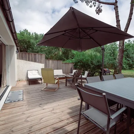 Maison Vu En Premiere Ligne Du De Avec Terrain De Tennis Privatif *